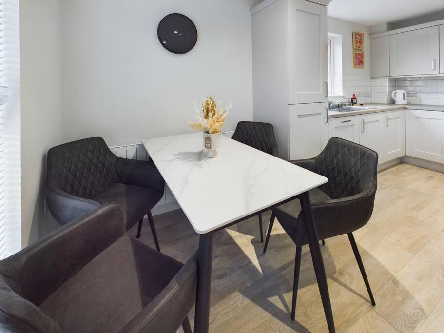 Contemporary 2-Bedroom Apartment Belfast Exterior foto
